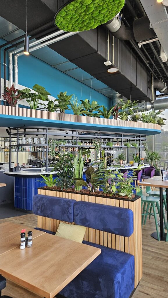Kunstmatig daglicht voor roomdividers met planten door Bloei Interieurbeplanting